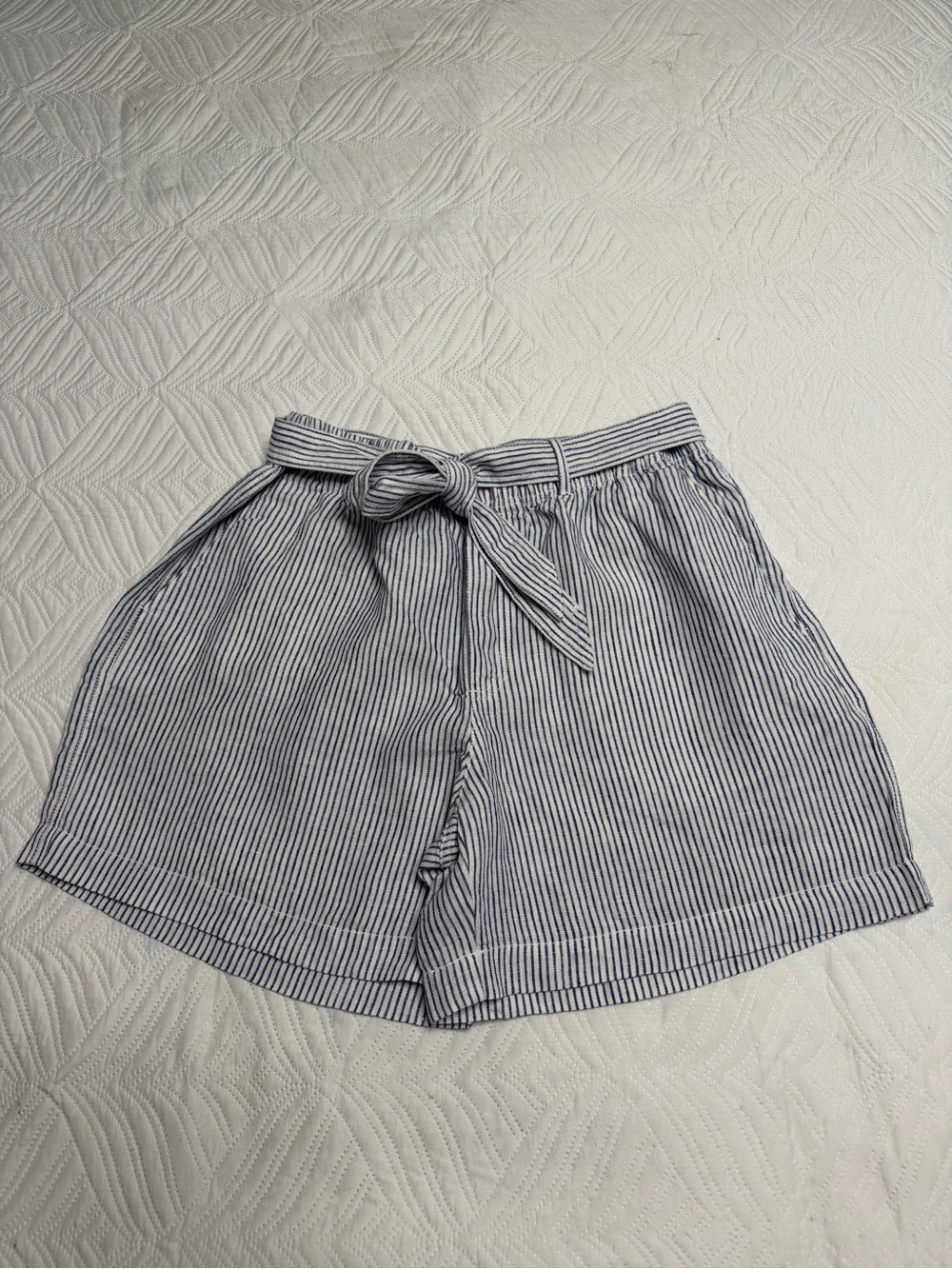 Ralph Lauren Women’s Blue Striped Tie-Waist Shorts. Size L
